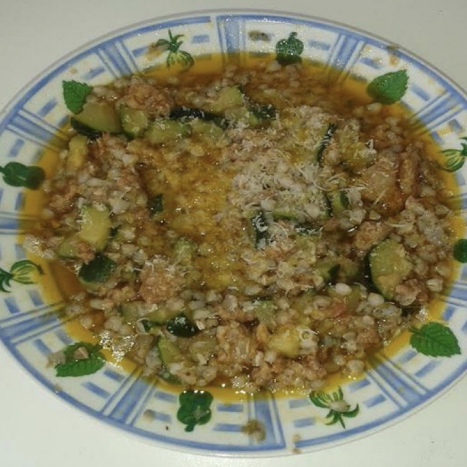 Farro, zucchine, pomodoro e carne macinata