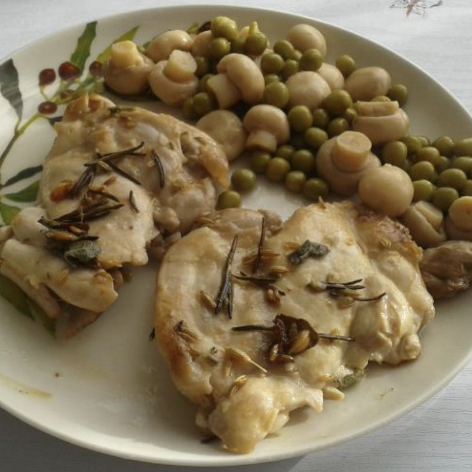 Cosci di pollo alla piastra con funghi